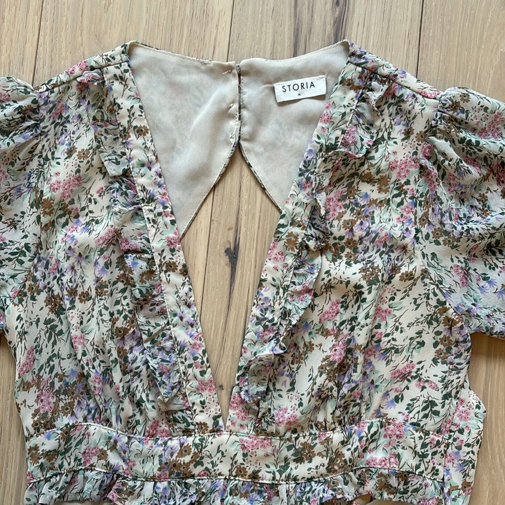 Storia Flutter Sleeve Deep V With Ruffled Tiered … - image 3